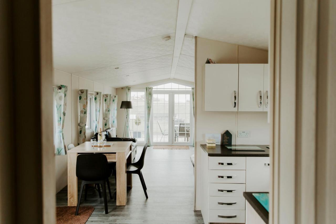 Fairview Farm Holiday Accommodation 14 Luxury Lodges, Cabins, Dog Friendly, Suitable For Couples, Families And Groups, Wedding Guests , Corporate Events, Sleeps 2-65 Guests In Ravenshead, Nottingham Near Sherwood Forest, Set In 88 Acres 外观 照片