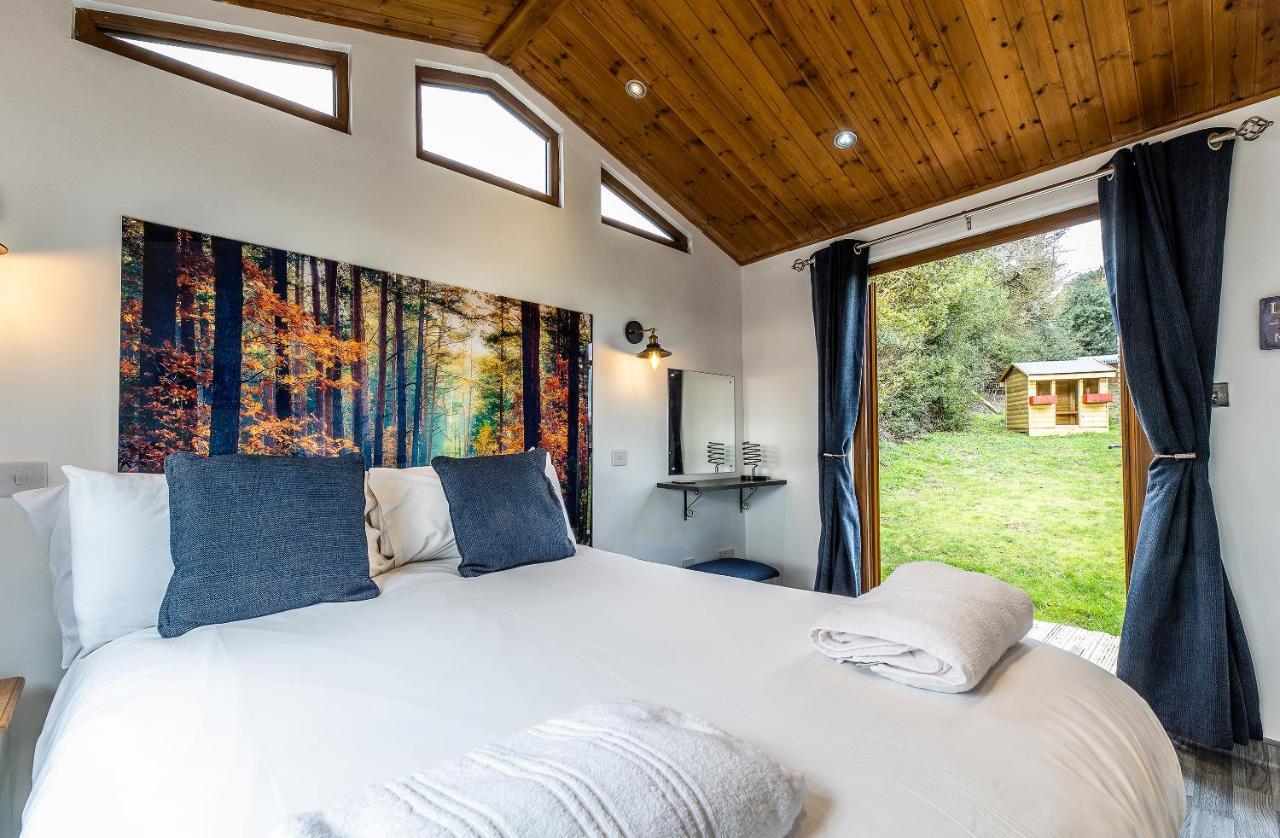 Fairview Farm Holiday Accommodation 14 Luxury Lodges, Cabins, Dog Friendly, Suitable For Couples, Families And Groups, Wedding Guests , Corporate Events, Sleeps 2-65 Guests In Ravenshead, Nottingham Near Sherwood Forest, Set In 88 Acres 外观 照片