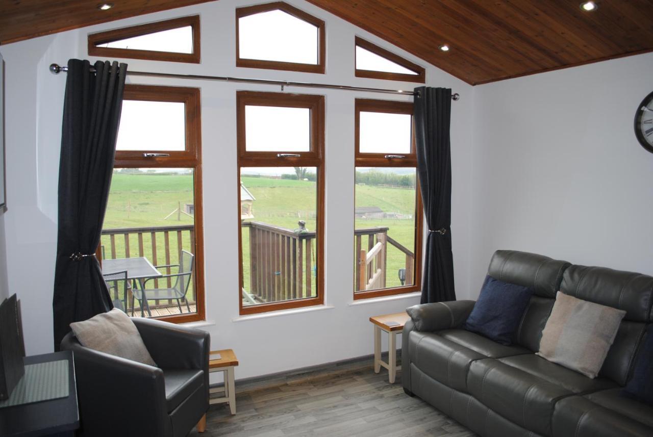 Fairview Farm Holiday Accommodation 14 Luxury Lodges, Cabins, Dog Friendly, Suitable For Couples, Families And Groups, Wedding Guests , Corporate Events, Sleeps 2-65 Guests In Ravenshead, Nottingham Near Sherwood Forest, Set In 88 Acres 外观 照片