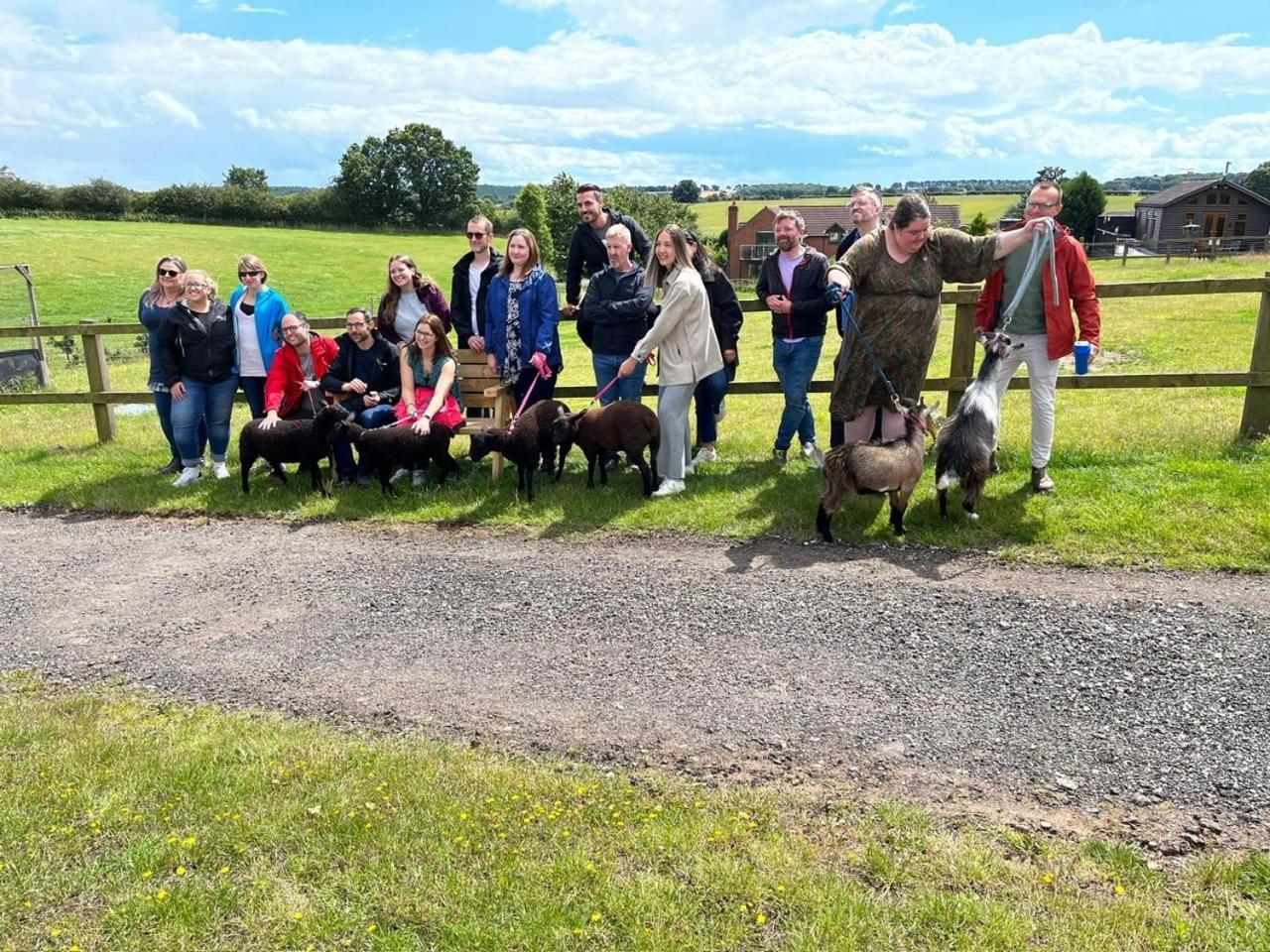 Fairview Farm Holiday Accommodation 14 Luxury Lodges, Cabins, Dog Friendly, Suitable For Couples, Families And Groups, Wedding Guests , Corporate Events, Sleeps 2-65 Guests In Ravenshead, Nottingham Near Sherwood Forest, Set In 88 Acres 外观 照片