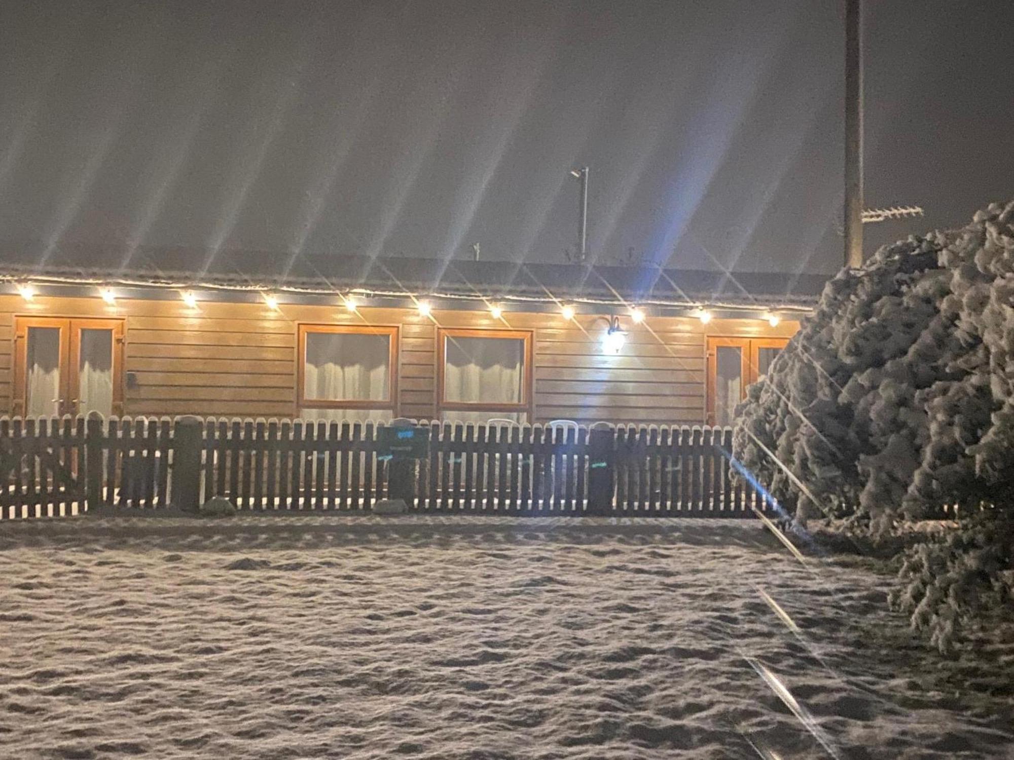 Fairview Farm Holiday Accommodation 14 Luxury Lodges, Cabins, Dog Friendly, Suitable For Couples, Families And Groups, Wedding Guests , Corporate Events, Sleeps 2-65 Guests In Ravenshead, Nottingham Near Sherwood Forest, Set In 88 Acres 外观 照片