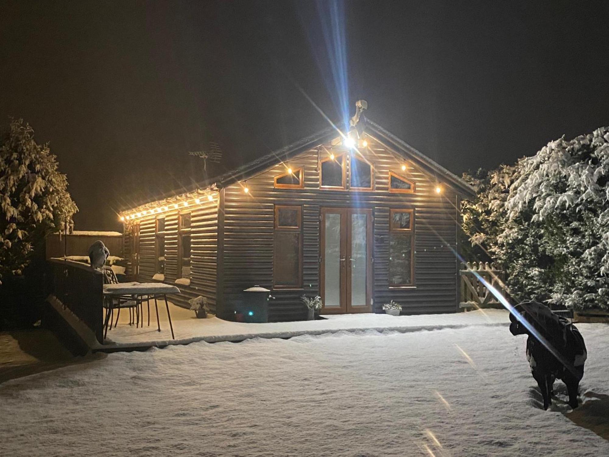 Fairview Farm Holiday Accommodation 14 Luxury Lodges, Cabins, Dog Friendly, Suitable For Couples, Families And Groups, Wedding Guests , Corporate Events, Sleeps 2-65 Guests In Ravenshead, Nottingham Near Sherwood Forest, Set In 88 Acres 外观 照片