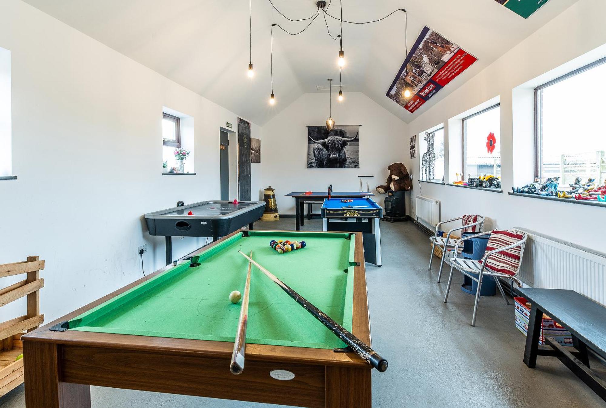 Fairview Farm Holiday Accommodation 14 Luxury Lodges, Cabins, Dog Friendly, Suitable For Couples, Families And Groups, Wedding Guests , Corporate Events, Sleeps 2-65 Guests In Ravenshead, Nottingham Near Sherwood Forest, Set In 88 Acres 外观 照片
