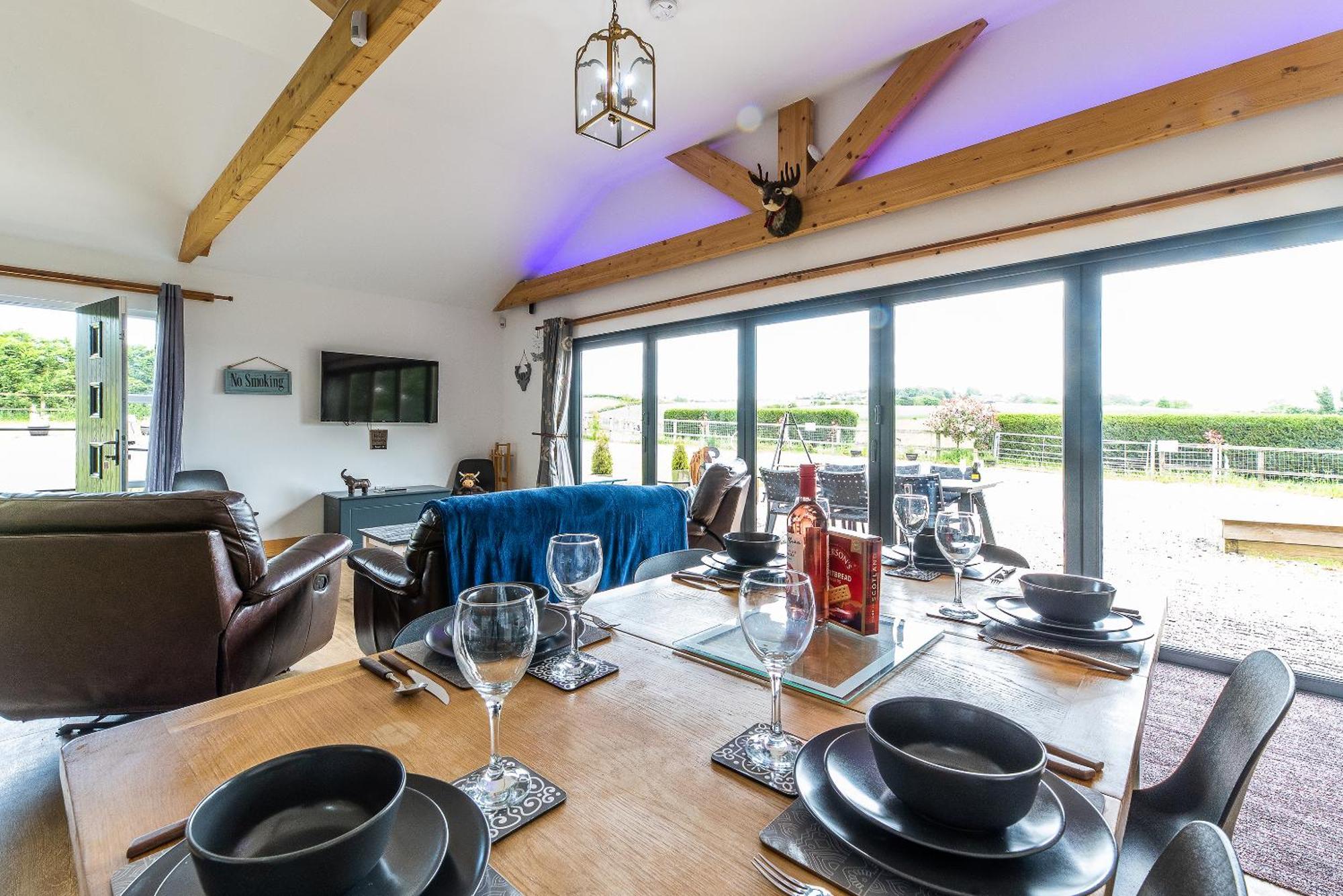Fairview Farm Holiday Accommodation 14 Luxury Lodges, Cabins, Dog Friendly, Suitable For Couples, Families And Groups, Wedding Guests , Corporate Events, Sleeps 2-65 Guests In Ravenshead, Nottingham Near Sherwood Forest, Set In 88 Acres 外观 照片